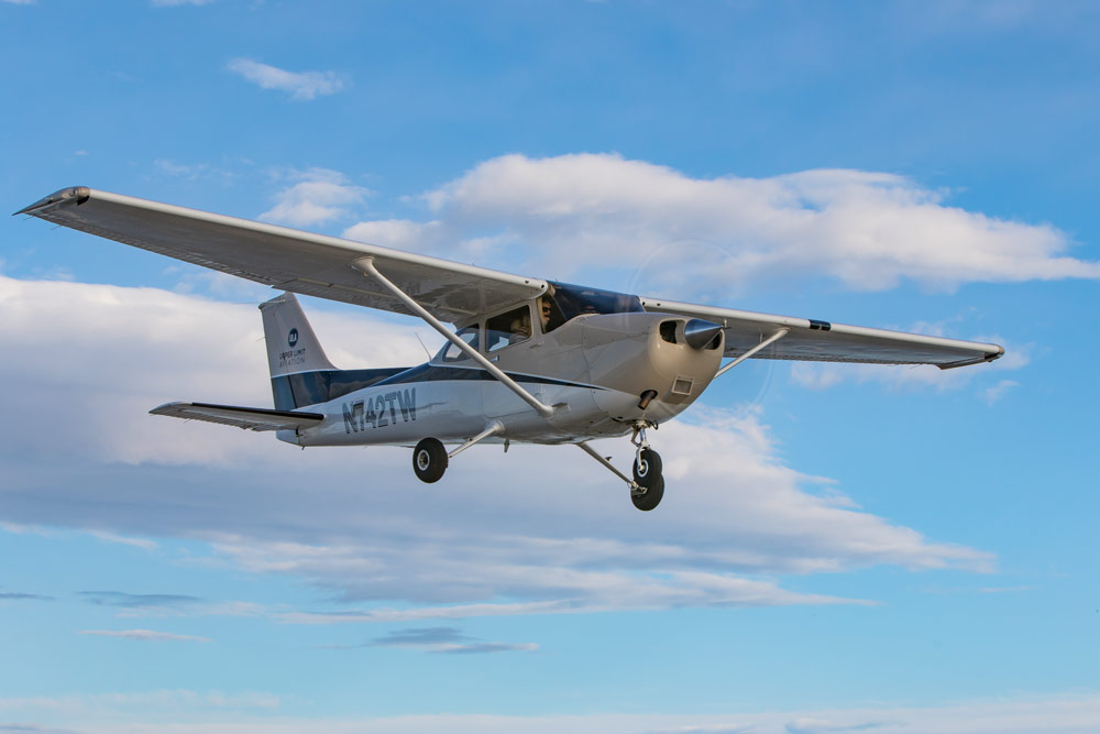 Upper-Limit-C172-flying_blue_sky Upper-Limit-C172-flying_blue_sky